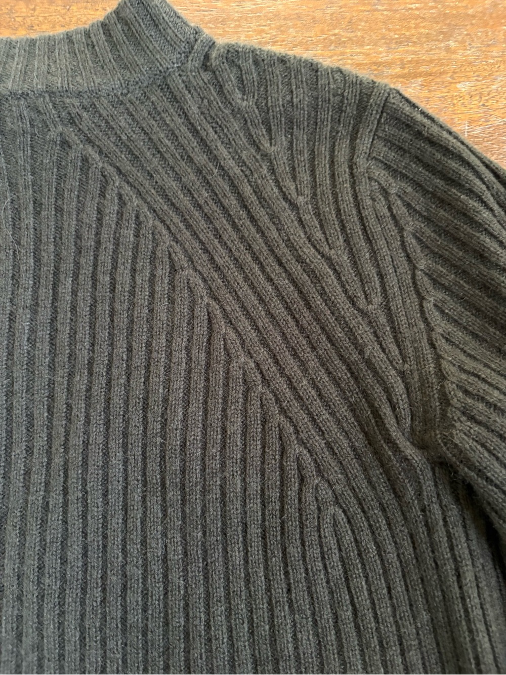 VINCE Ribbed Wool & Cashmere Mock Neck Sweater Size Small Olive Green MSRP $365 - Picture 6 of 9